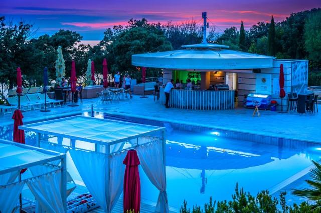 La Luna Island hotel - venkovní bazén - Jakišnica (ostrov Pag) 