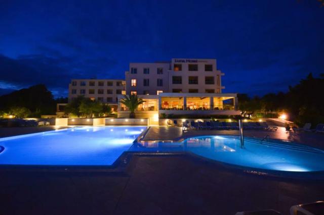 La Luna Island hotel - venkovní bazén - Jakišnica (ostrov Pag) 