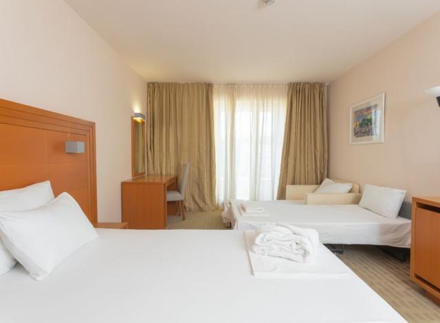 La Luna Island hotel - pokoj SFAM4 - Jakišnica (ostrov Pag) -  