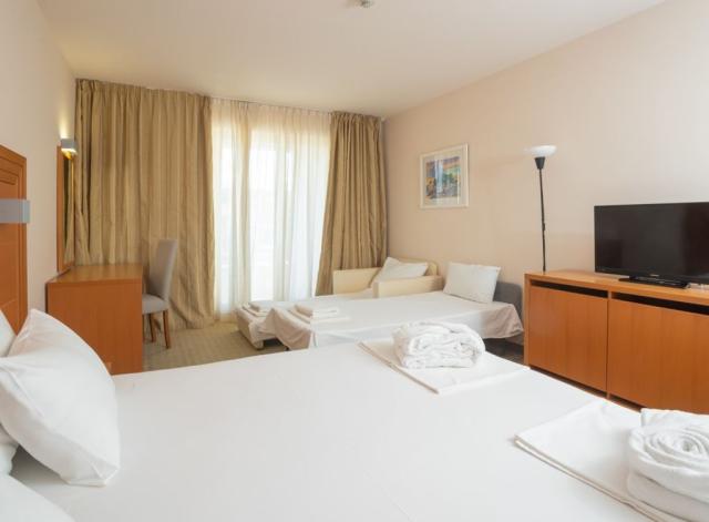 La Luna Island hotel - pokoj SFAM4 - Jakišnica (ostrov Pag) -  
