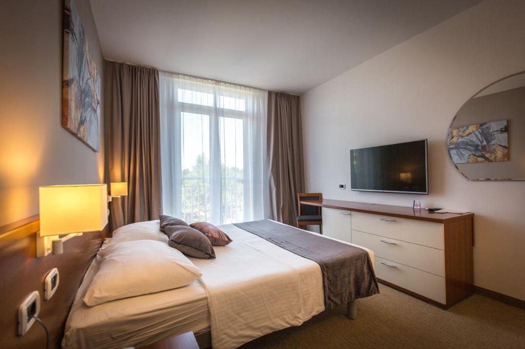 Holiday Arena hotel - pokoj, strana park - Medulin - - Chorvat