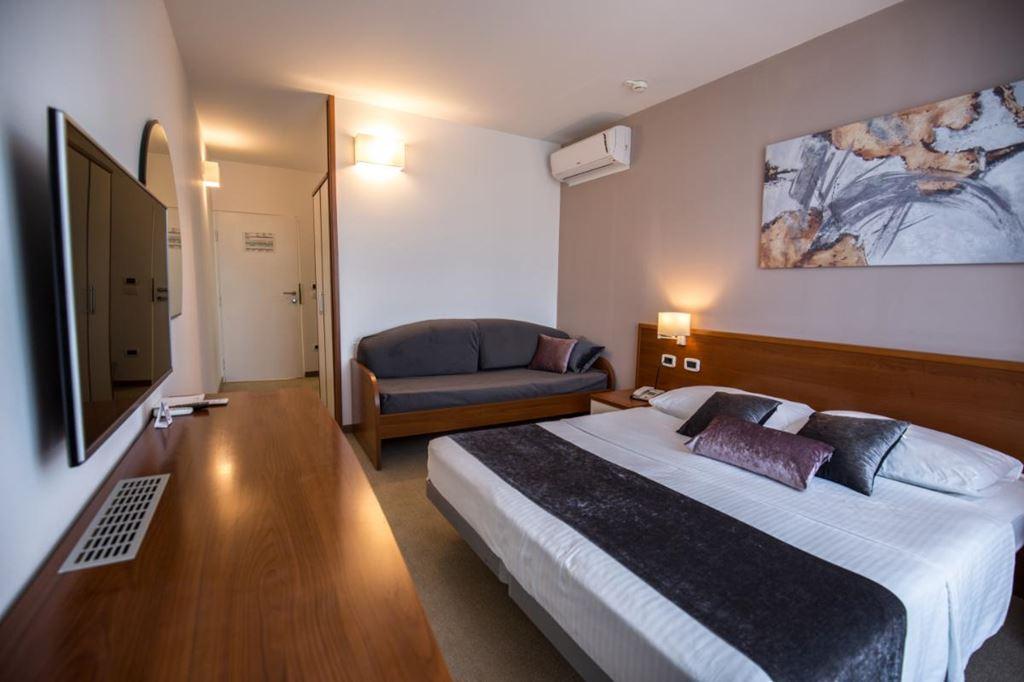 Holiday Arena hotel - pokoj s balkonem, mořská strana - Medulin