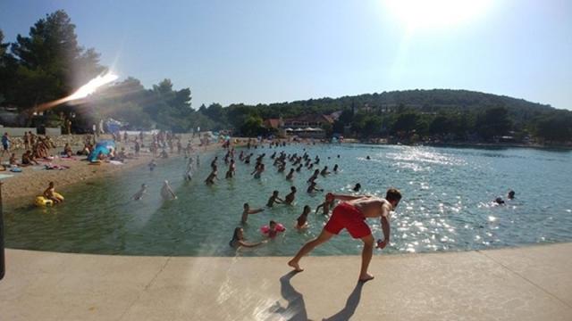 Holiday Village Jezera-Lovišća apartmány - Jezera (ostrov Murte