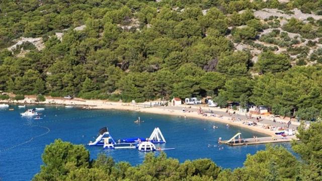 Holiday Village Jezera-Lovišća apartmány - Jezera (ostrov Murte