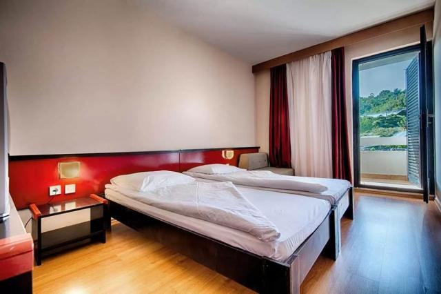 Issa hotel - dvoulůžkový pokoj s balkonem, strana park - Vis (o