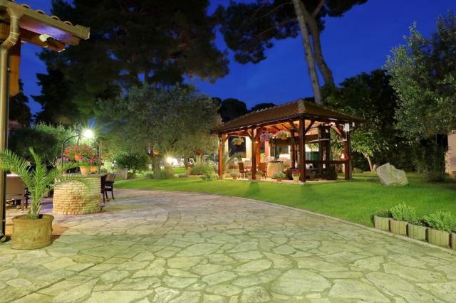 San Antonio Mediteransko Selo - Zahrada kolem bazénu - Biograd 