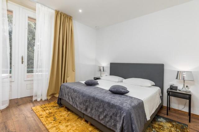 Neptun hotel - pokoj s balkonem, strana park - Ostrov Veliki Br