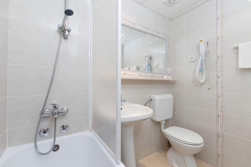 Mimosa Lido Palace hotel - pokoj S2 - Rabac - - Chorvatsko