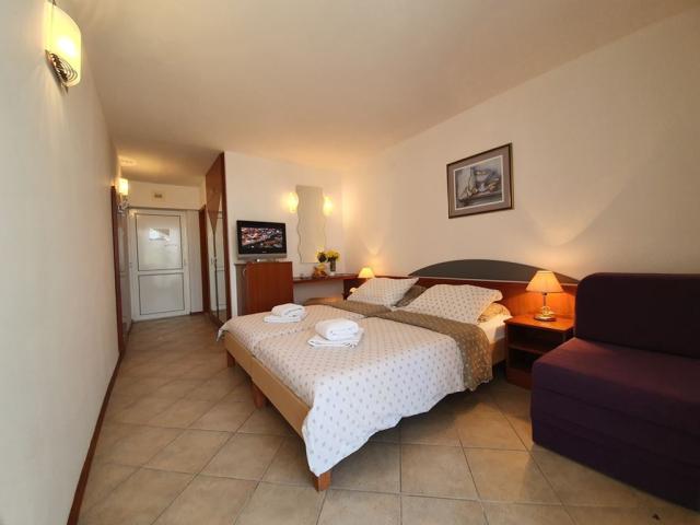 Brzet (pod Omišem) - Brzet hotel - polopenze s nápoji - 