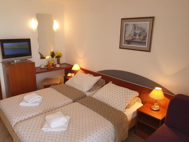 Brzet (pod Omišem) - Brzet hotel - polopenze s nápoji - 