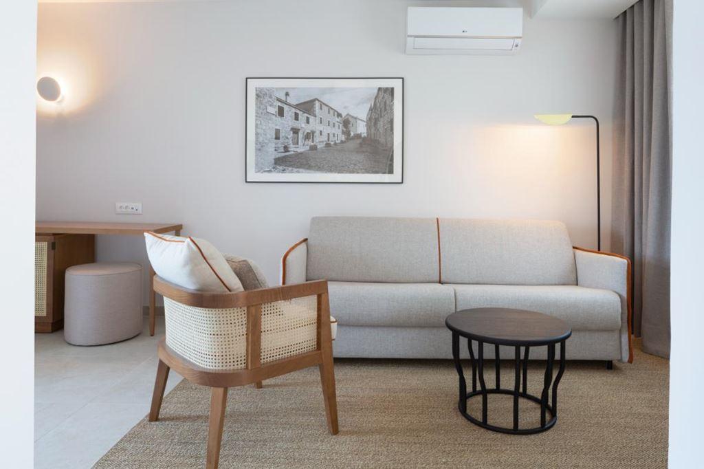 Bonaca Bluesun Holiday Village - pokoj FAMILY B/T - Bol (ostrov