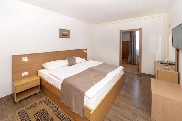 Omorika hotel - čtyřlůžkový rodinný pokoj, Family - Punat (ostr