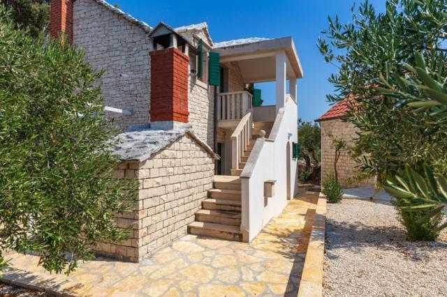 Dubrava vila - Pučišča (ostrov Brač) -  - Chorvatsko