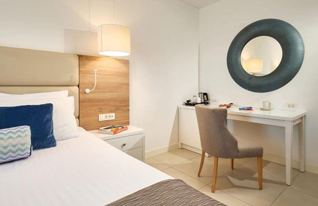 TUI Blue Adriatic Beach Resort - pokoj Standard - Živogošće -