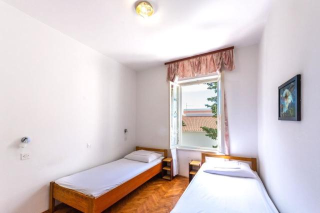 Perica apartmány - apartmán pro 5 osob se 2 ložnicemi, 2. patro