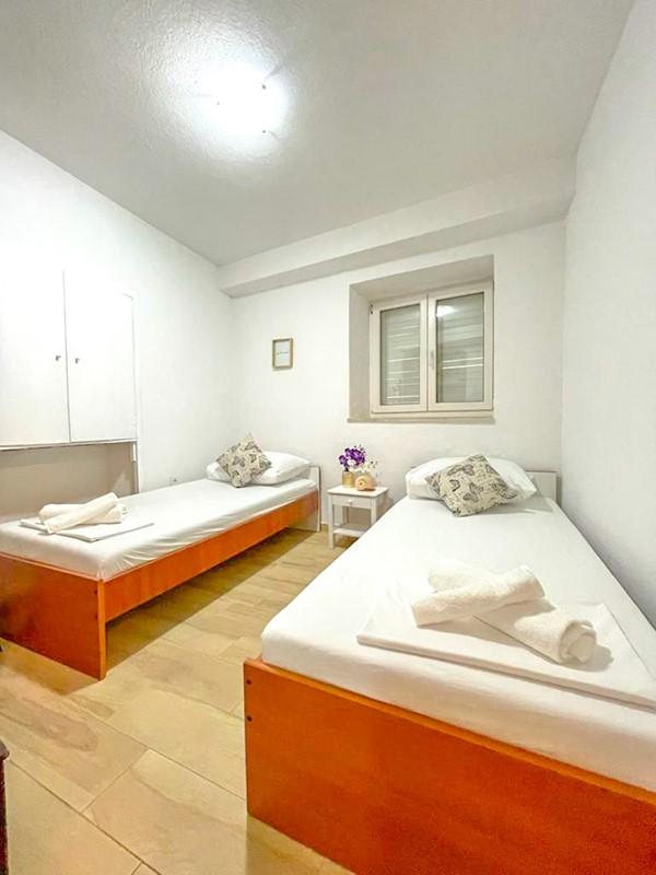 Mari i Kiara vila - apartmán 1/4 - Gradac - - Chorvatsko