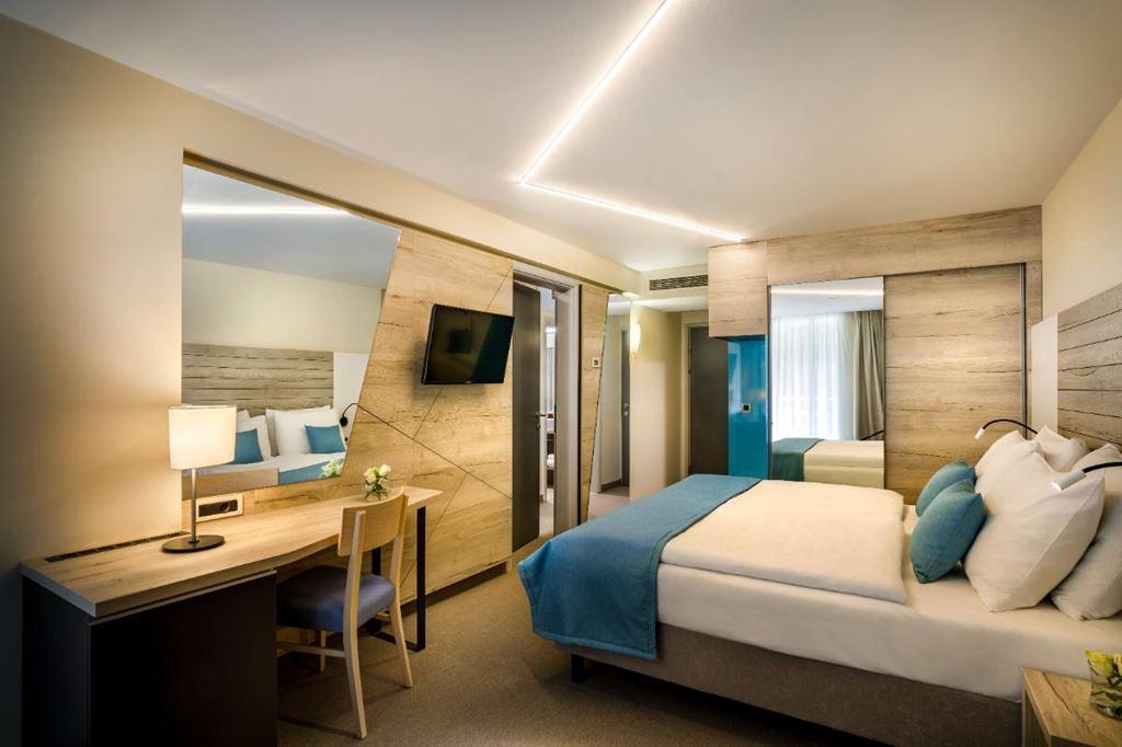 Hotel Marina - pokoj Superior Family - Moščenička Draga - - Ch