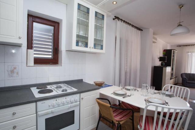 Zoran apartmány - APT Bijeli 1/2+2 - Promajna -  - Chorvatsko