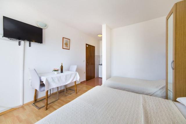Slavena vila - studio pro 3 osoby, č. 2 - Gradac -  - Chorvatsk