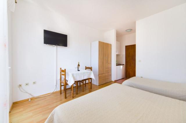 Slavena vila - studio pro 3 osoby, č. 5 - Gradac -  - Chorvatsk