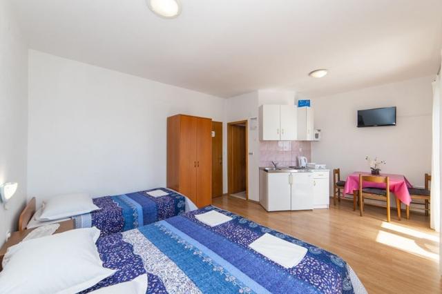 Vila Neda-Maršić - třílůžkové studio č. 1 - Gradac - Chorvatsko