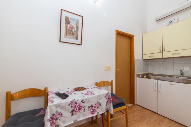 Vila Neda-Maršić - dvoulůžkové studio č. 7 - Gradac - Chorvatsk