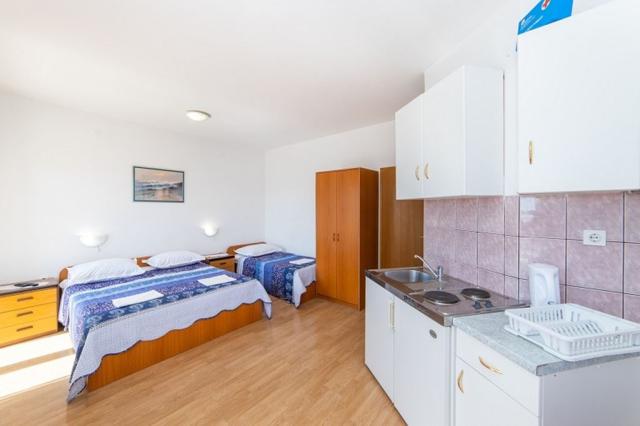 Vila Neda-Maršić - třílůžkové studio č. 1 - Gradac - Chorvatsko