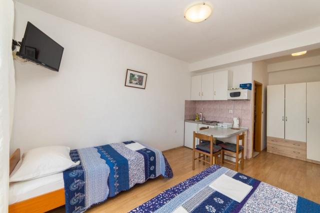 Vila Neda-Maršić - třílůžkové studio č. 2 - Gradac - Chorvatsko