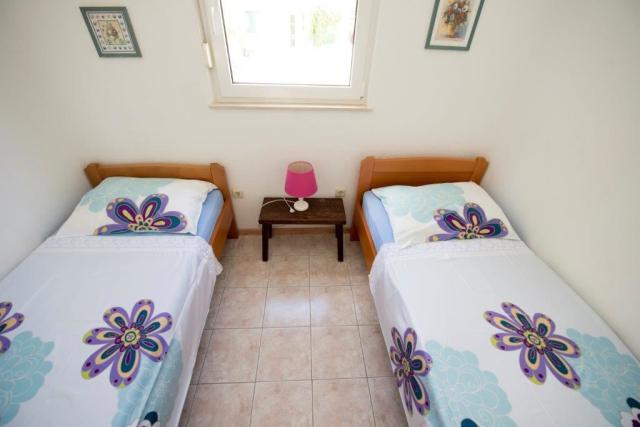 Neda vila - apartmán pro 4 osoby se 2 ložnicemi - Omiš-Duće -  