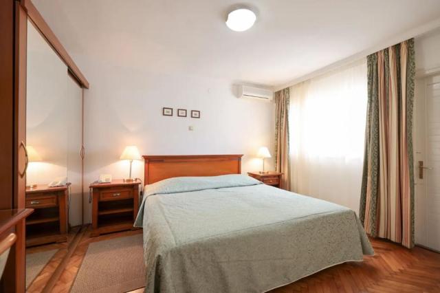 Val hotel TN - pokoj Standard Patio TMS - Seget Donji (Trogir) 