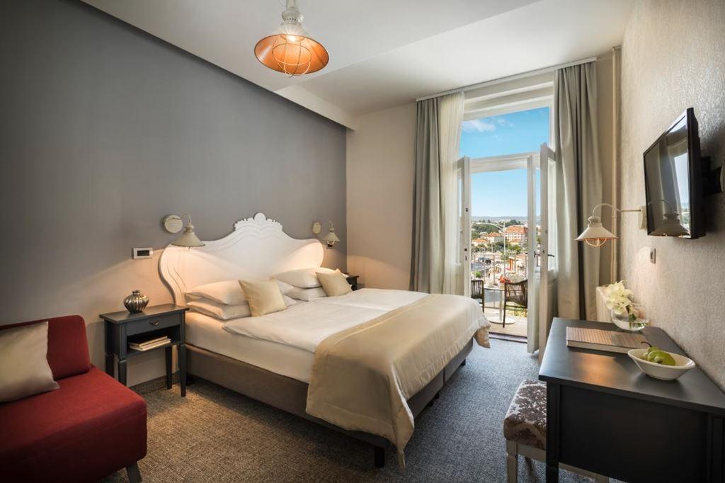 Lungomare hotel - pokoj Standard, strana ulice - Opatija - - C