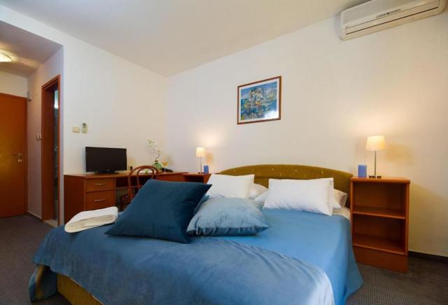 Faraon hotel - čtyřlůžkový pokoj Comfort Family BMS - Trpanj (P