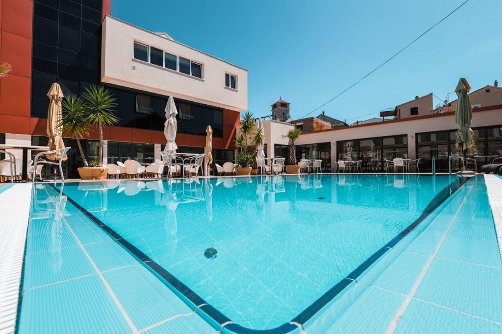 Borovnik hotel - Tisno - - Chorvatsko