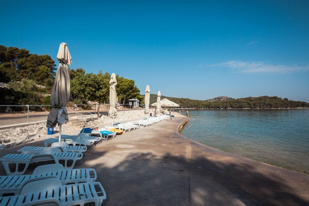 Borovnik hotel - Tisno - - Chorvatsko