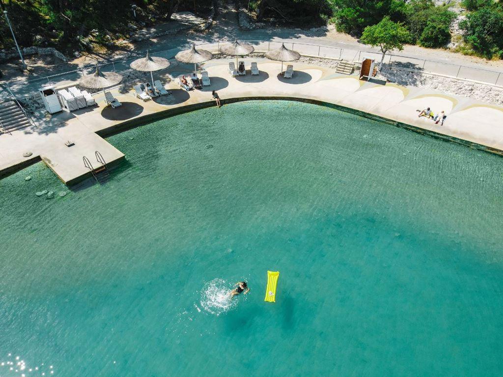 Borovnik hotel - Tisno - - Chorvatsko