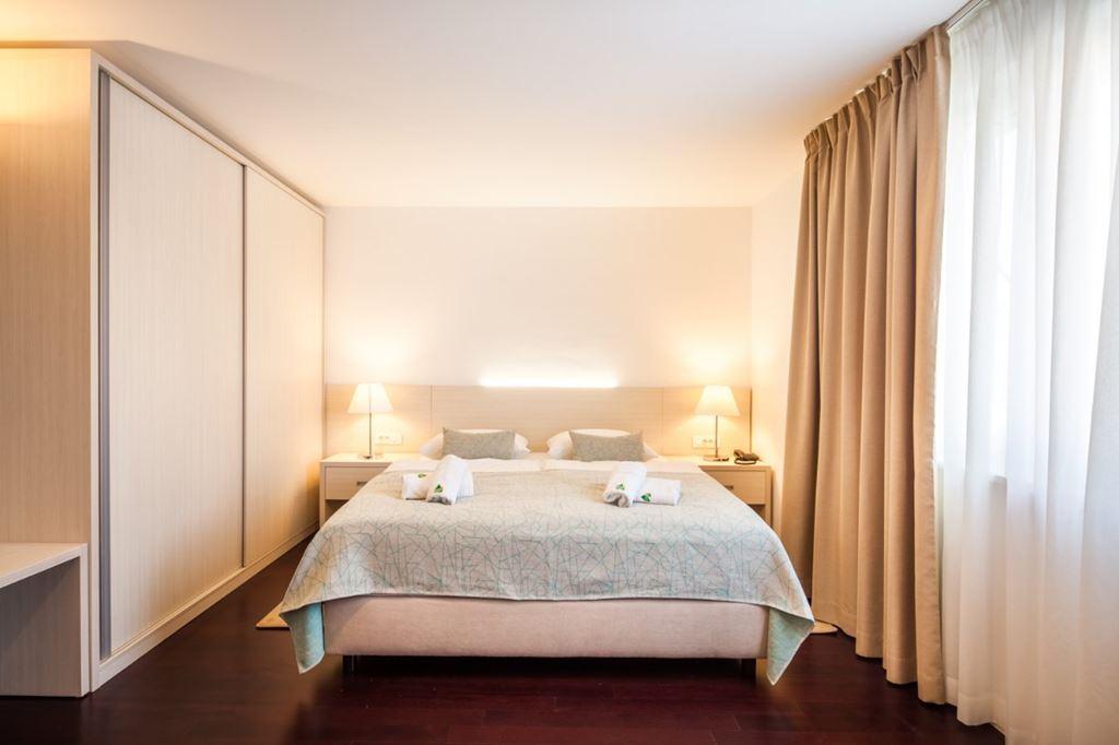 Borovnik hotel - Tisno - - Chorvatsko