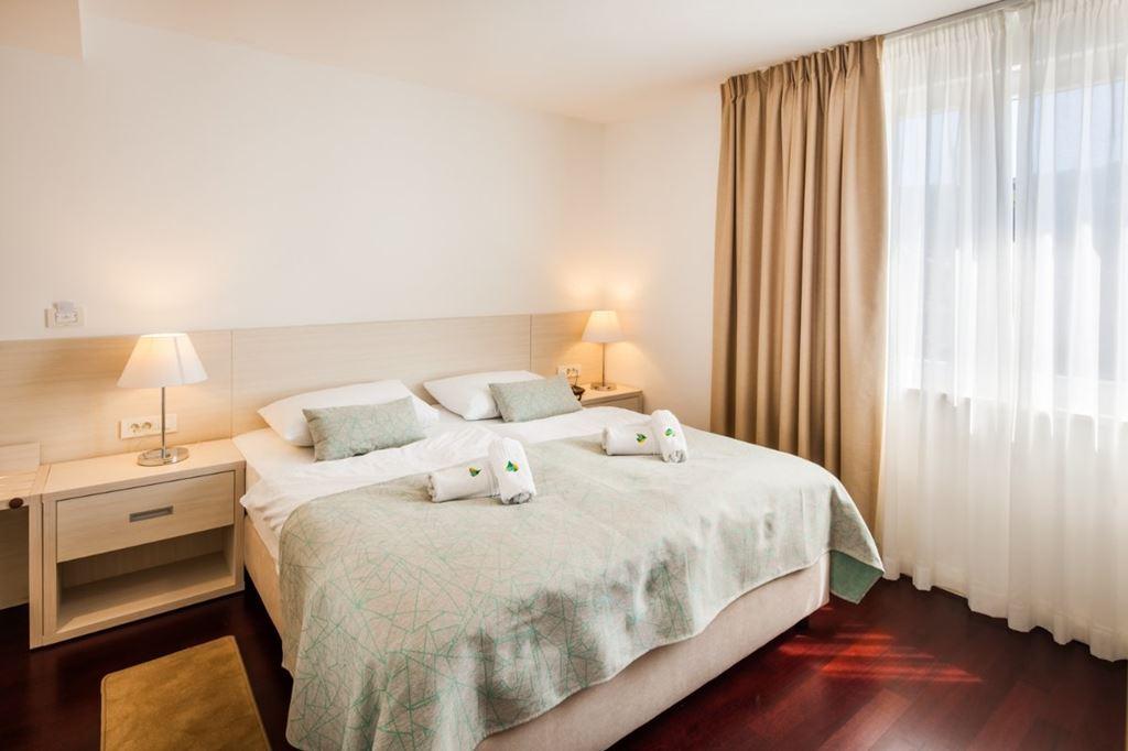 Borovnik hotel - Tisno - - Chorvatsko