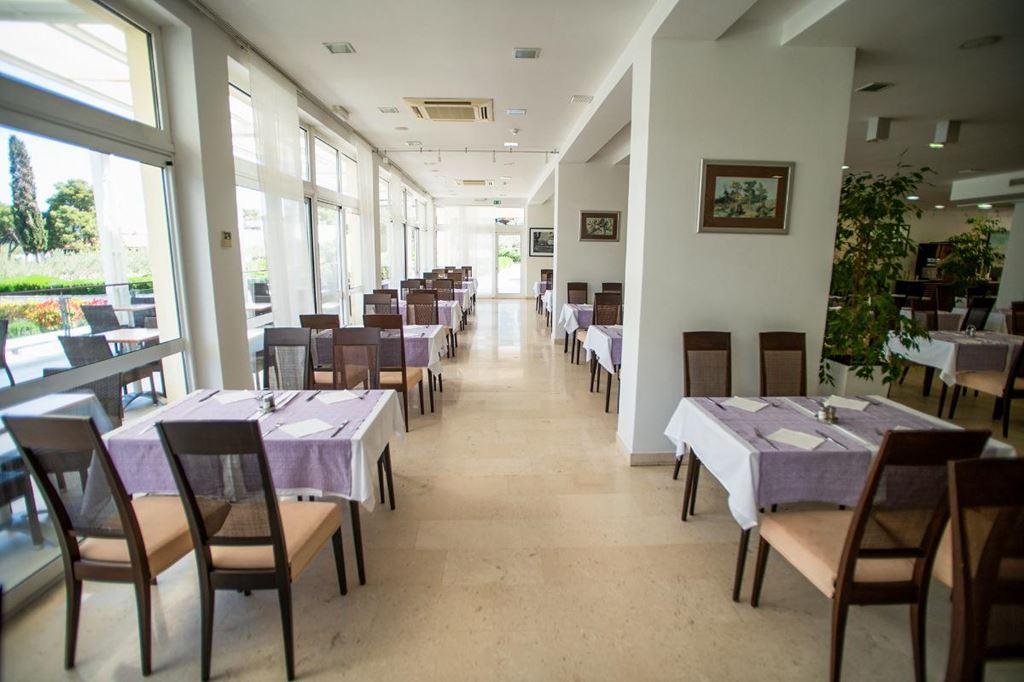 Velaris Aminess Vival Resort - restaurace Olive - Supetar (ostr