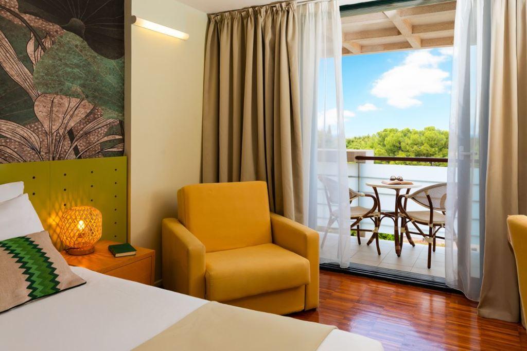 Velaris Aminess Vival Resort - pokoj S2BS - Supetar (ostrov Bra