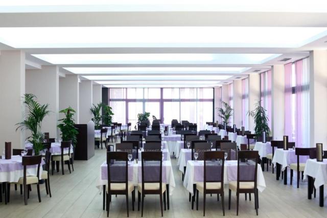 Velaris Aminess Vival Resort - restaurace Olive - Supetar (ostr