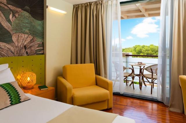 Velaris Aminess Vival Resort - pokoj S2BS - Supetar (ostrov Bra