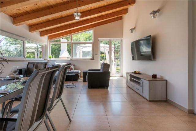 Hana Holiday Home - Banjole -  - Chorvatsko