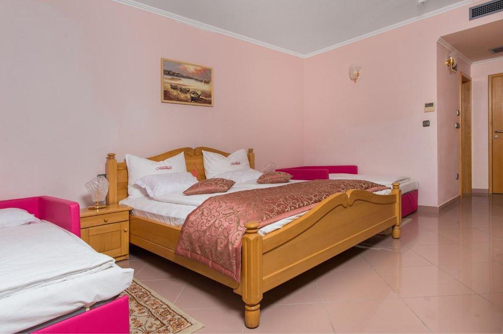 Miramare hotel - dvoulůžkový pokoj s možností 2 přistýlek, BP -