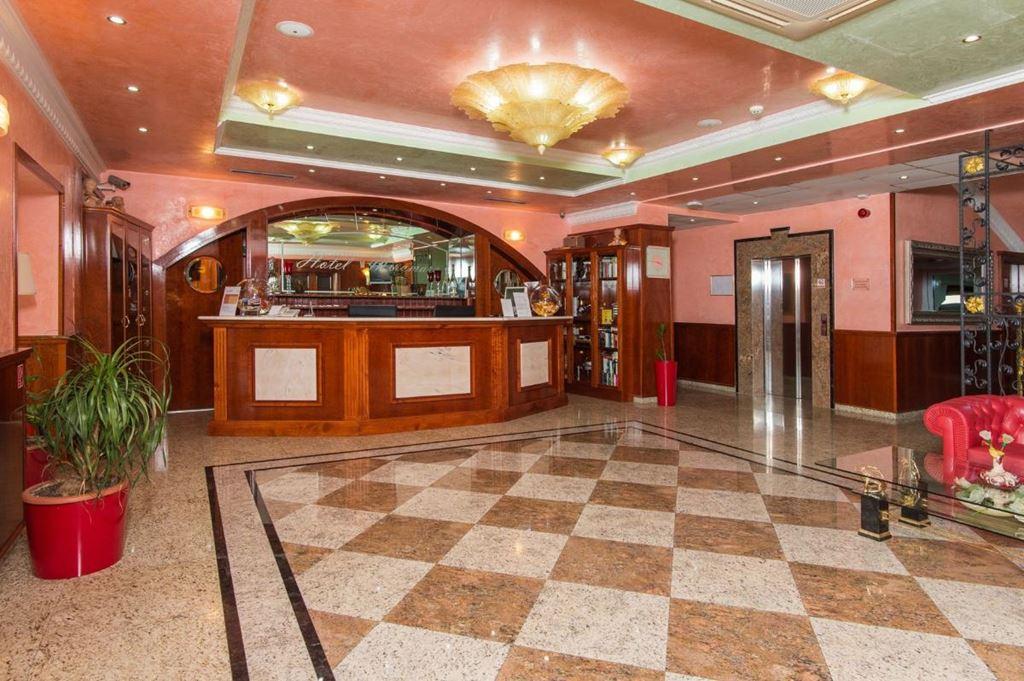 Miramare hotel - Vodice - - Chorvatsko