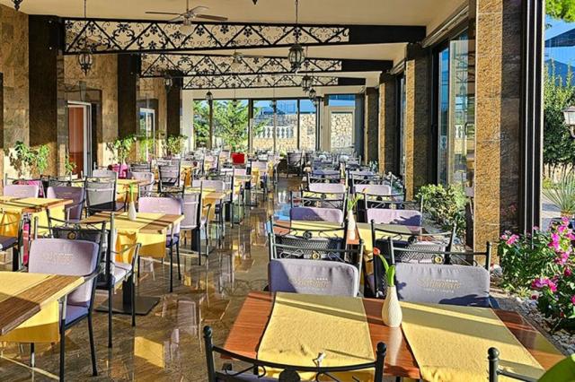 Miramare hotel - Terrace and Café - Vodice -  - Chorvatsko