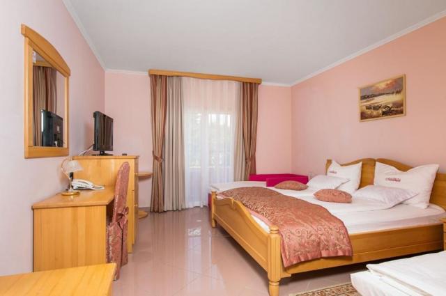 Miramare hotel - dvoulůžkový pokoj s možností 2 přistýlek, BP -