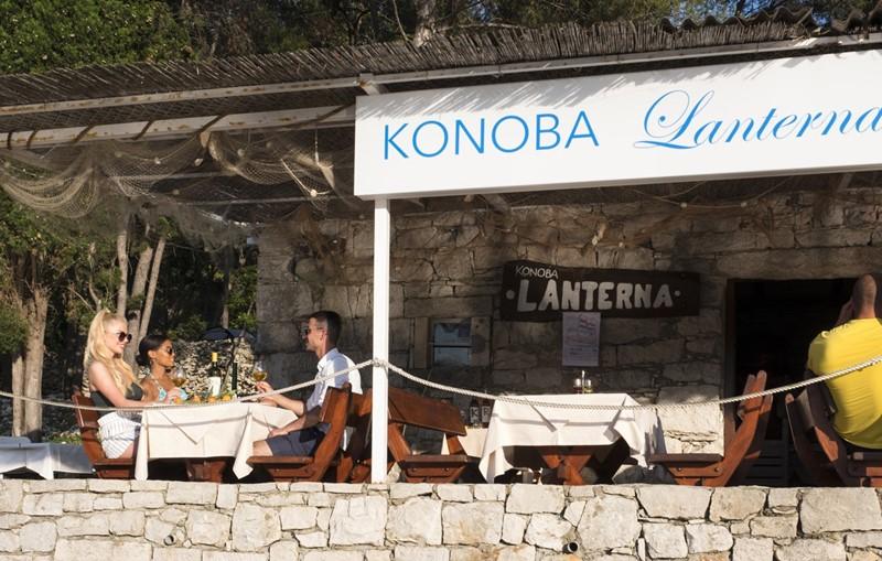 Port 9 Aminess Vival Resort - Restaurace a bary: Lanterna - Kor