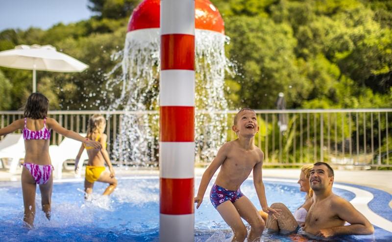 Port 9 Aminess Vival Resort Bazén - Korčula (ostrov Korčula) -