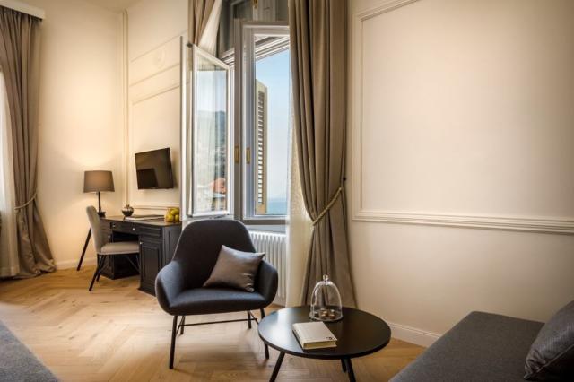 Imperial hotel - pokoj Imperial Double s přistýlkou, strana uli