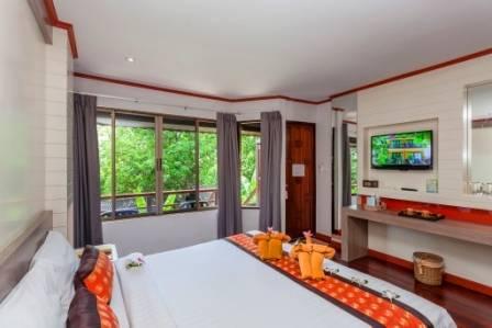 Superior Room-04.jpg